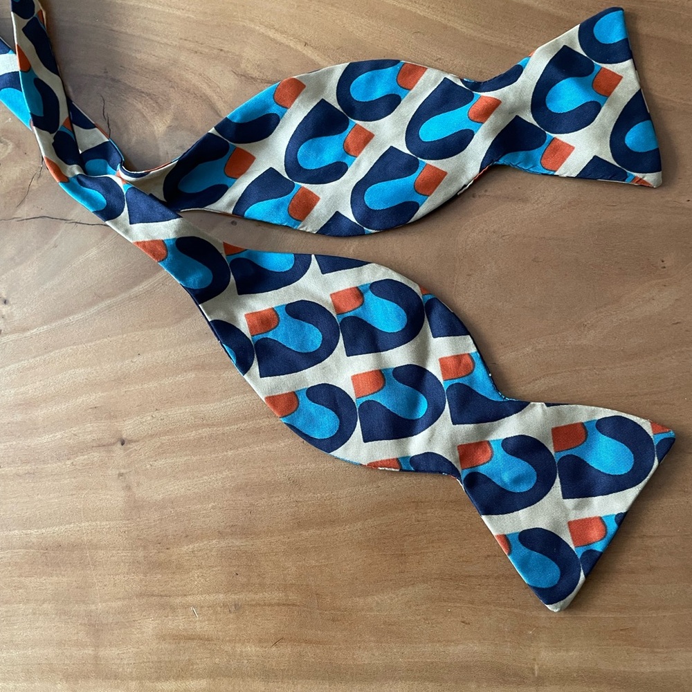 Mid Modern Patterned Bow Tie - image 2